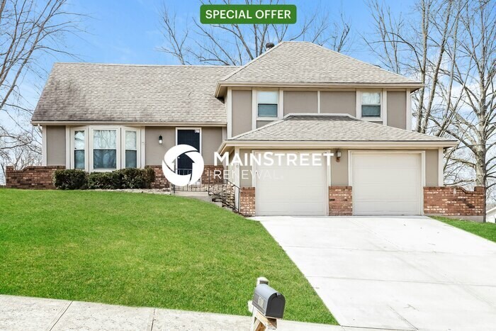 Foto principal - 4 Bedroom Pet-Friendly Home in Kansas City...