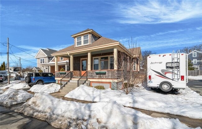 Building Photo - 25 Peckham Ave