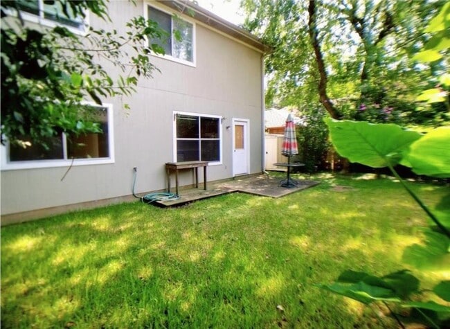 Building Photo - 4810 Elm St