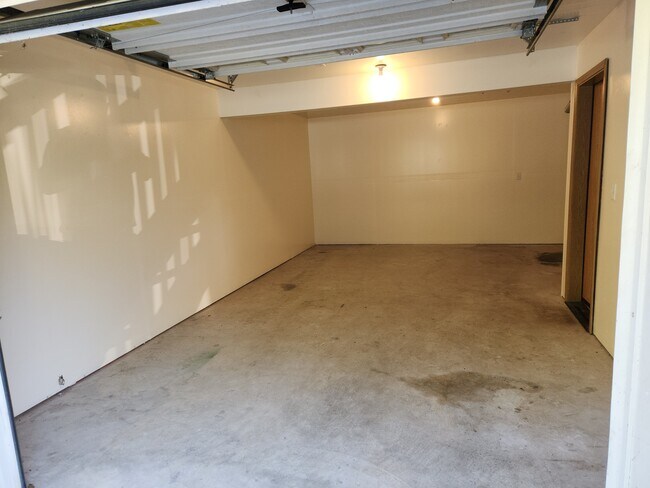 1 car garage - 6187 Pine Rd NE