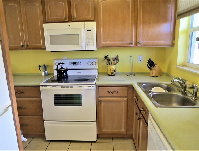 Building Photo - 650 Snug Harbor Dr