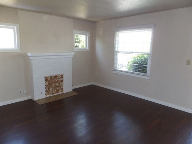 Foto del edificio - 2 bedroom 1 bathroom Craftsman Home locate...