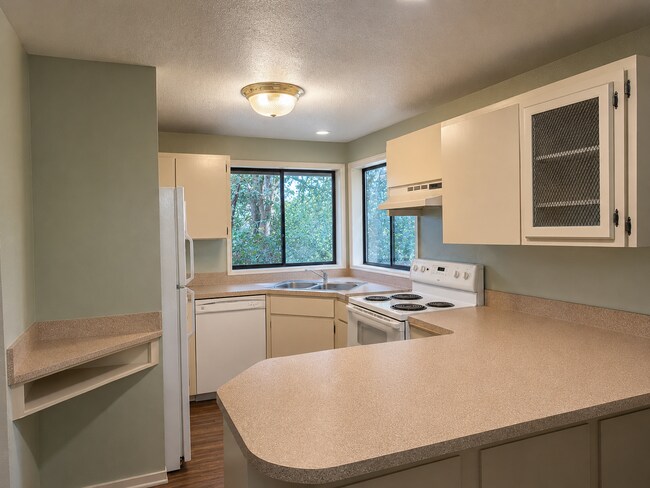 Cocina - 6069 Fircrest St SE