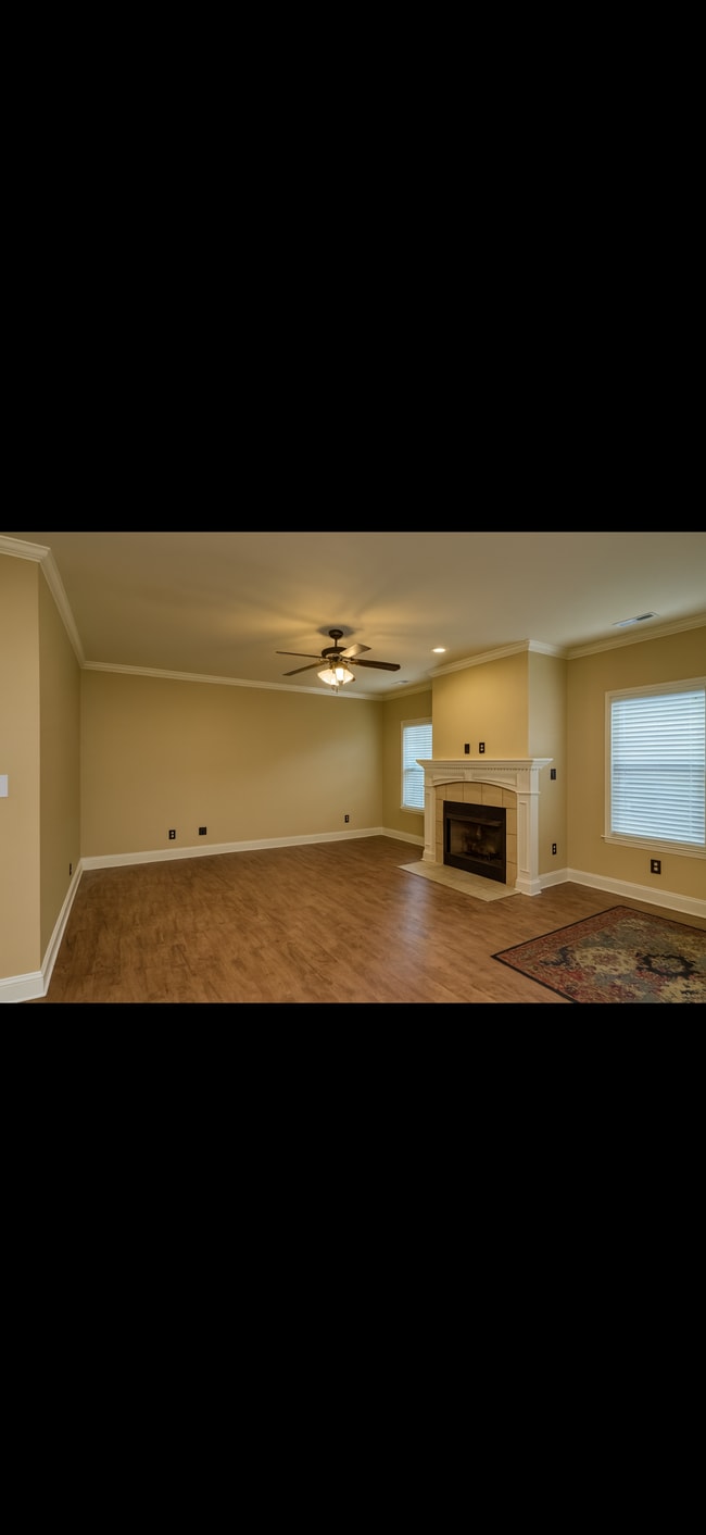 Building Photo - 6904