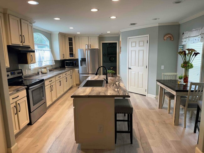 Building Photo - 17091 Swamp Rd