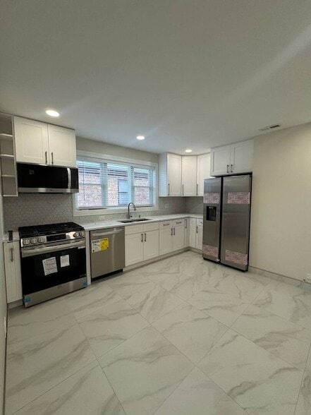 Building Photo - 5814 N Elston Ave