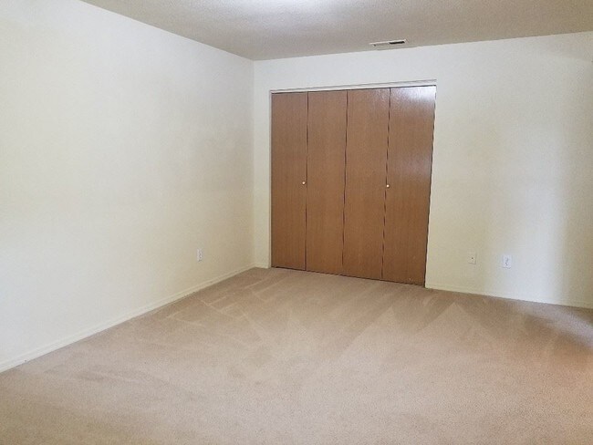 Building Photo - 3 br, 1.5 bath House - 311 Kelly Rd. #1