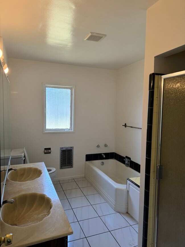 Foto del edificio - Alhambra 3 bedrooms, 2 baths single house