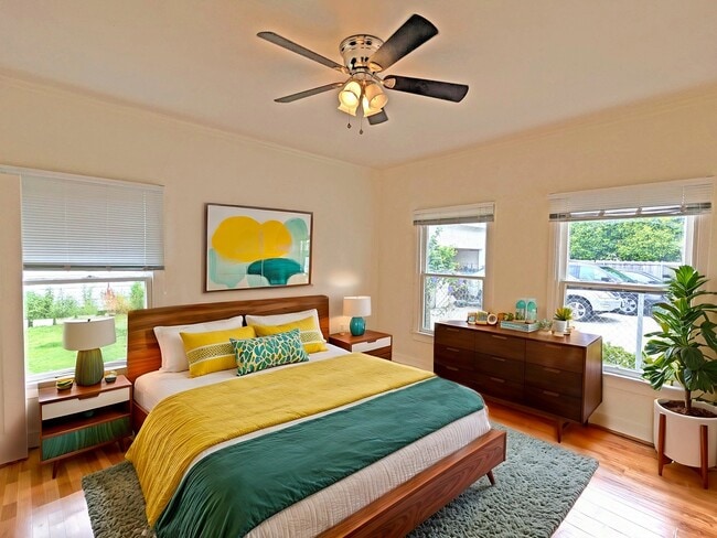 Building Photo - 1526 6th Ave