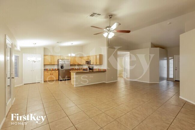 Foto del edificio - 4801 E Whitehall Dr