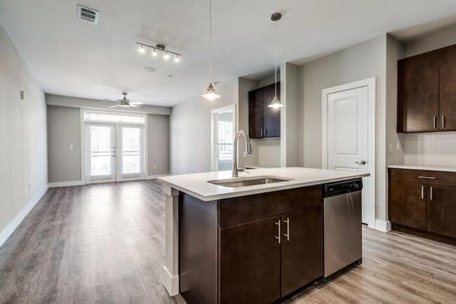 Foto del edificio - 6021 Parker Blvd