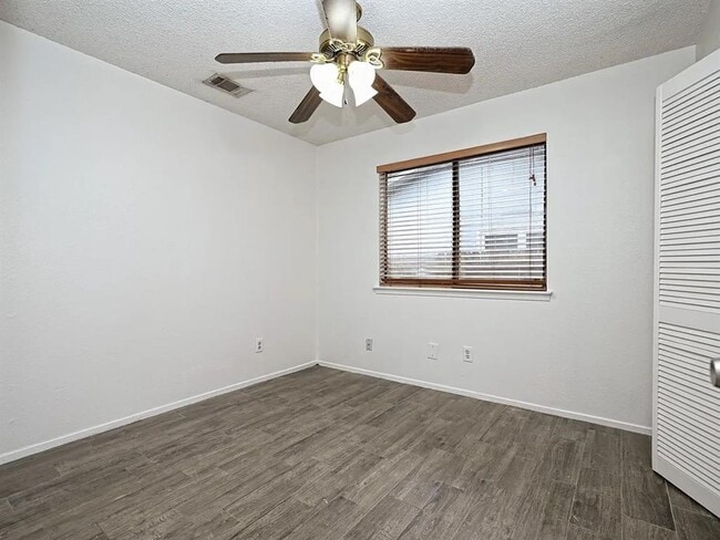 Building Photo - 10406 Macmora Rd