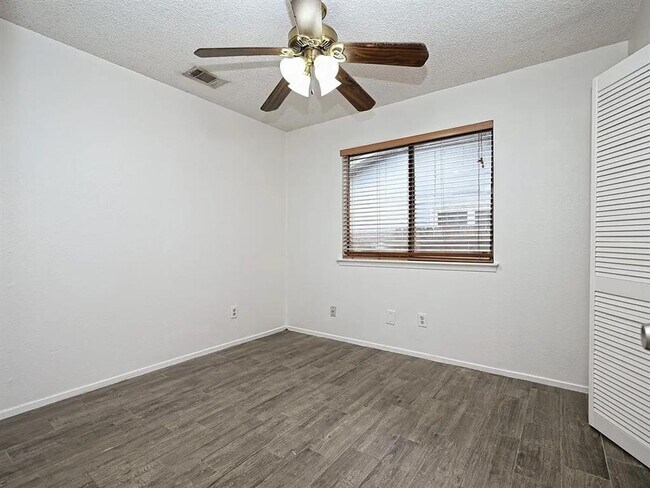 Foto del edificio - 10406 Macmora Rd