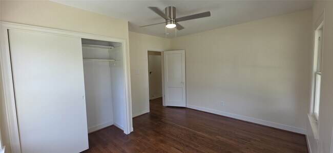Building Photo - 2827 Robertson St