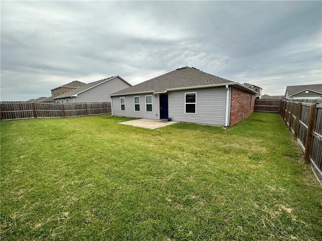 Building Photo - 1600 Scotland Dr