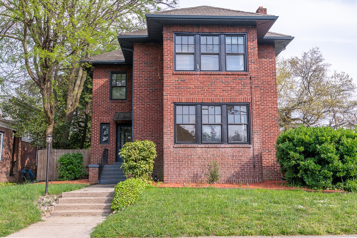 Primary Photo - 1700 Claremont Ave