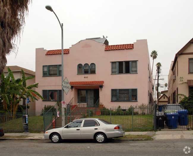 Building Photo - 910 S Mariposa Ave