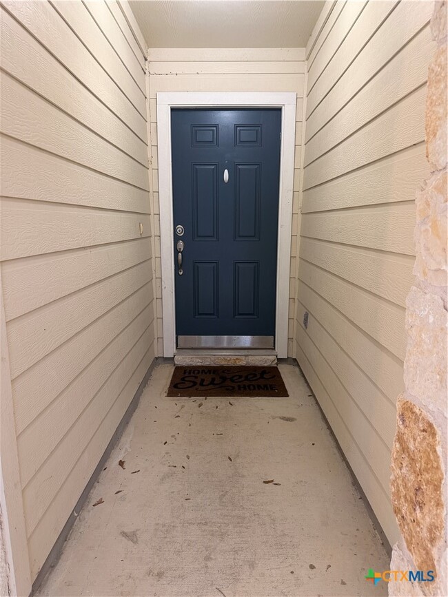 Building Photo - 647 Tom Kemp Dr