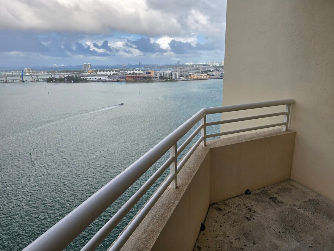 Primary Photo - 888 Brickell Key Dr