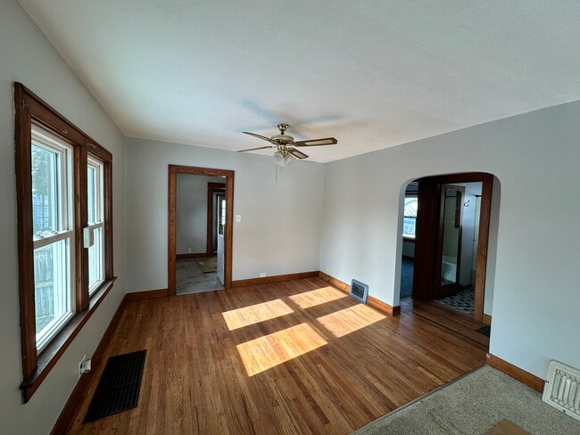 Foto del edificio - 1104 S Michigan St