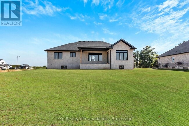 Building Photo - 9 Clover Ln