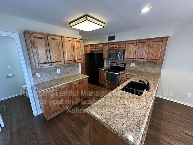 Building Photo - 6633 W 151st Pl