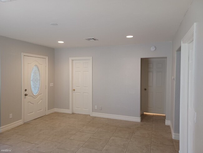Foto del edificio - 3 br, 1 bath Duplex - 2994 9th Street 2994