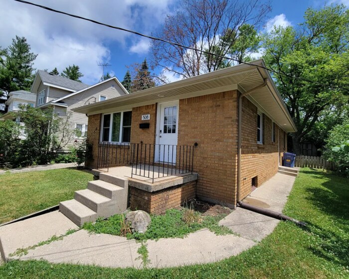 SingleStory Brick Home for Rent on NE Sid... House Rental in Grand