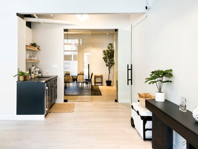 Foto del edificio - 1113 W Armitage Ave