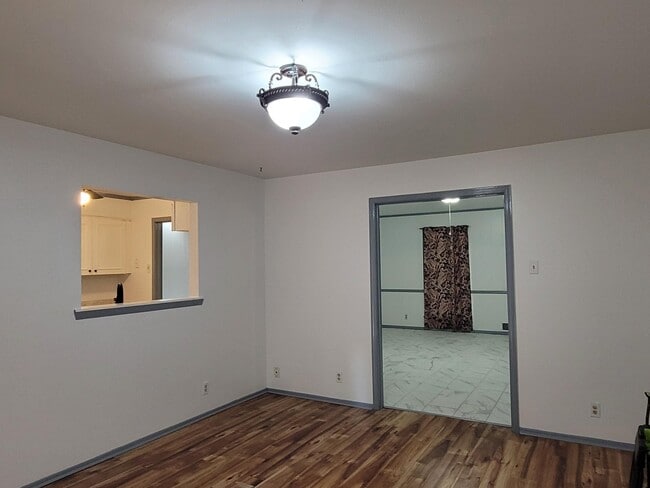 Foto del edificio - 7945 Habersham Ln