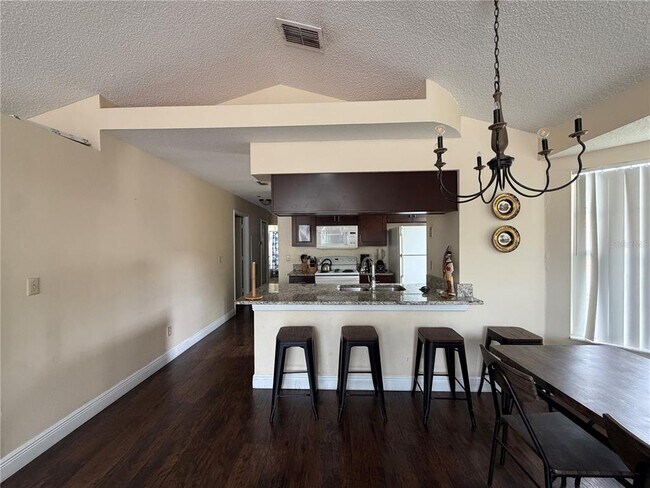 Foto del edificio - 2040 Royal Bay Blvd