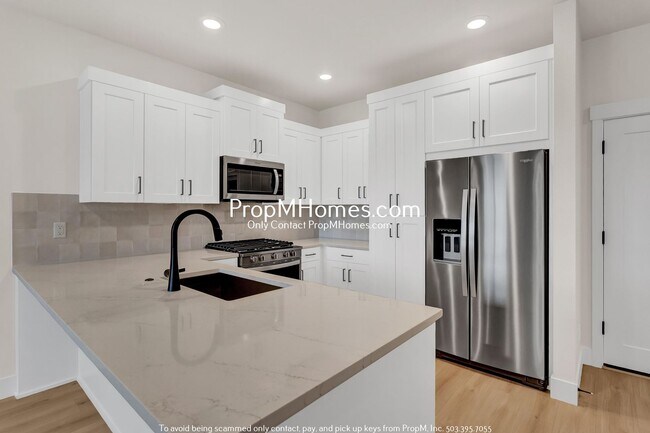 Foto del edificio - Modern 3 Bedroom Townhome in Reed's Crossing!