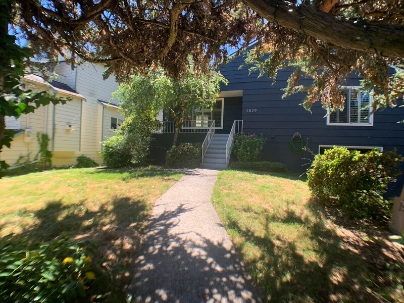 Primary Photo - 3829 NE 95th St