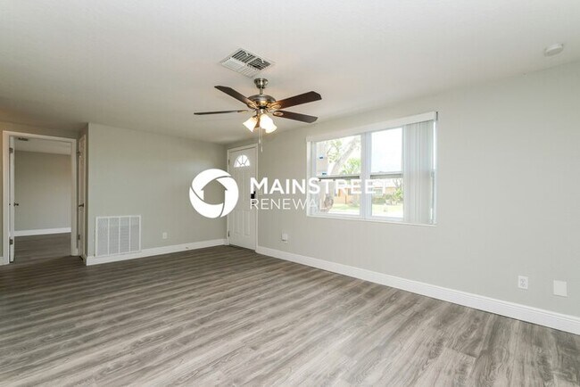 Foto del edificio - 3 Bedroom Pet-Friendly Home in HOLIDAY, FL...