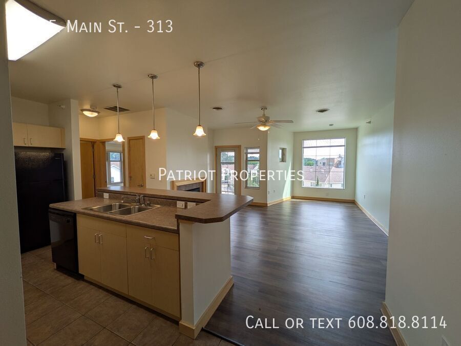 Primary Photo - 351 E Main St