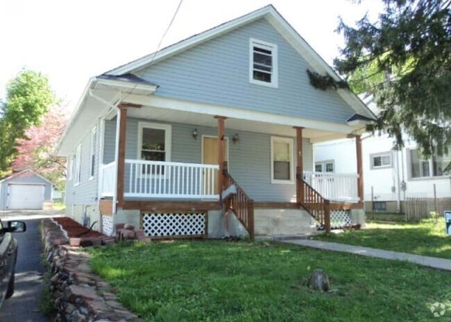Building Photo - 12 Hillside Ave