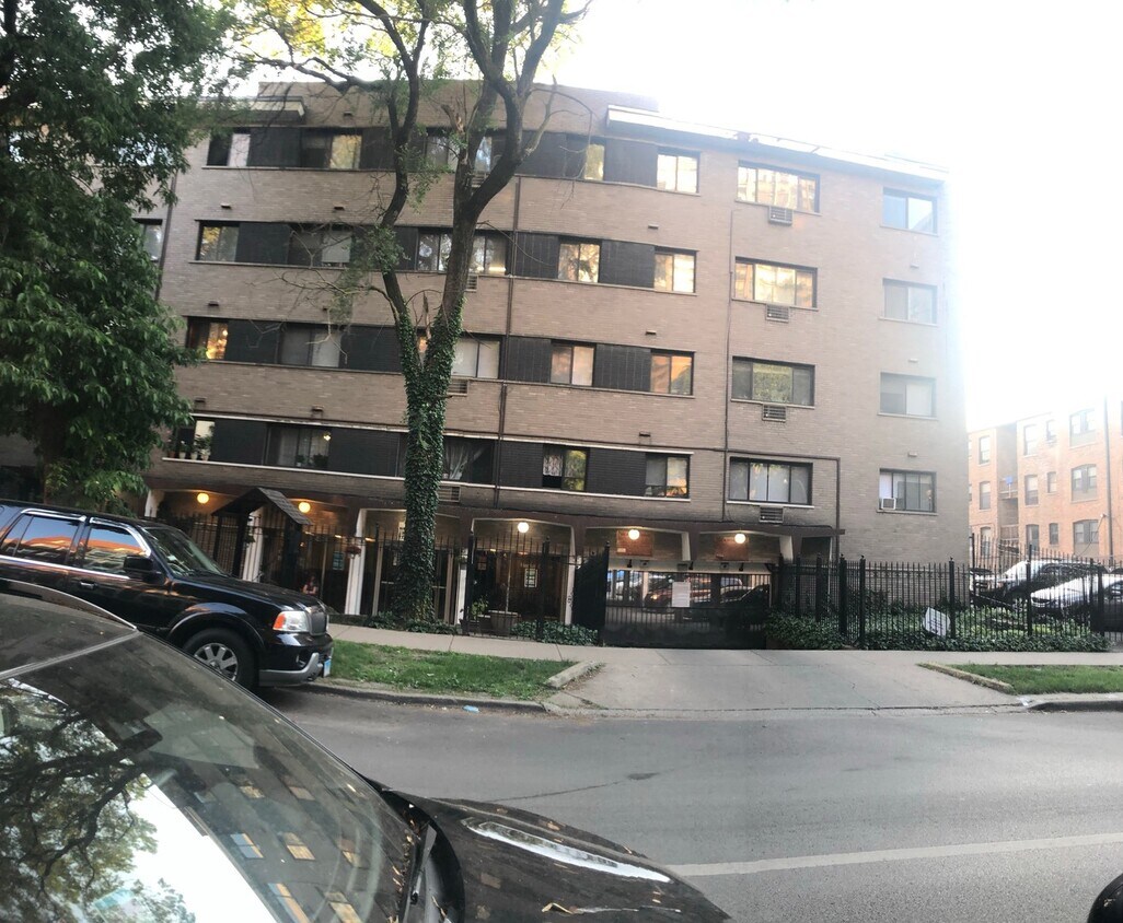 Primary Photo - 5420 N Kenmore Ave