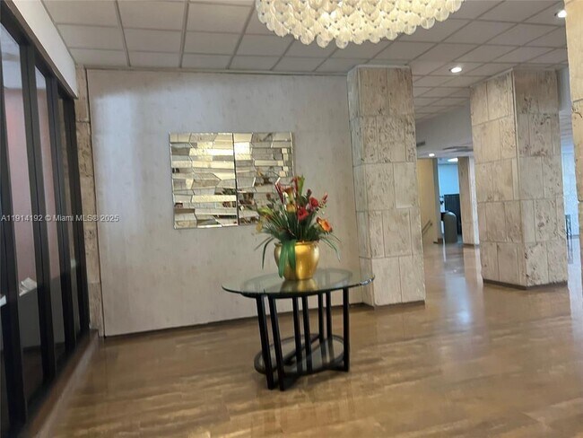 Foto del edificio - 1965 S Ocean Dr