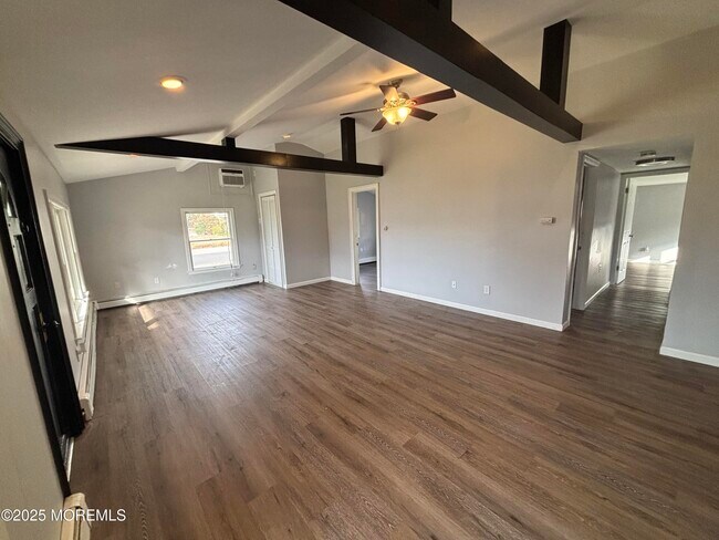 Foto del edificio - 1005 Beach Blvd