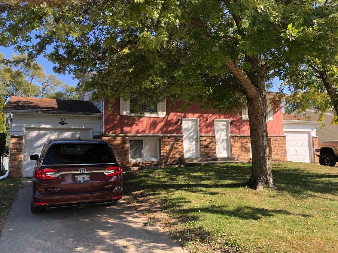 720 9th St, Colona, IL 61241 Townhome Rentals in Colona IL