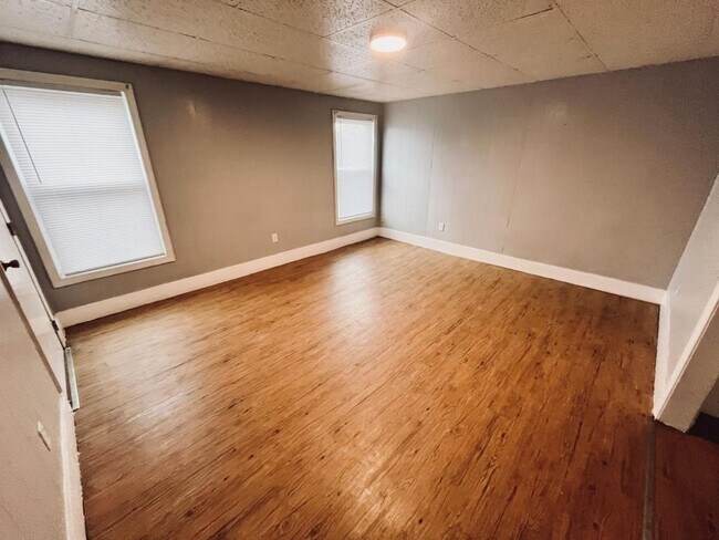 Building Photo - 181 Lincoln St. Apt. 4