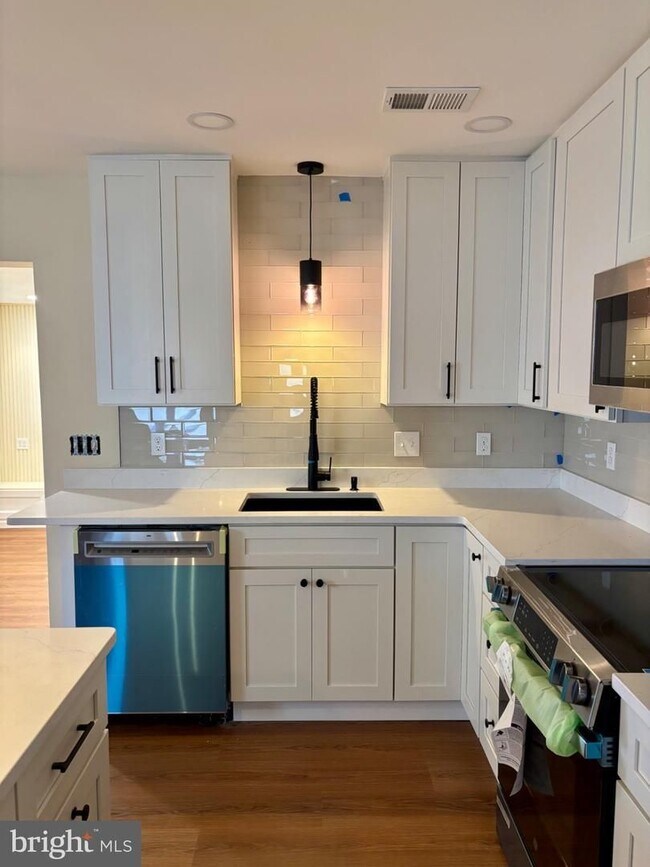 Foto del edificio - Fully Renovated Springdale Craftsman