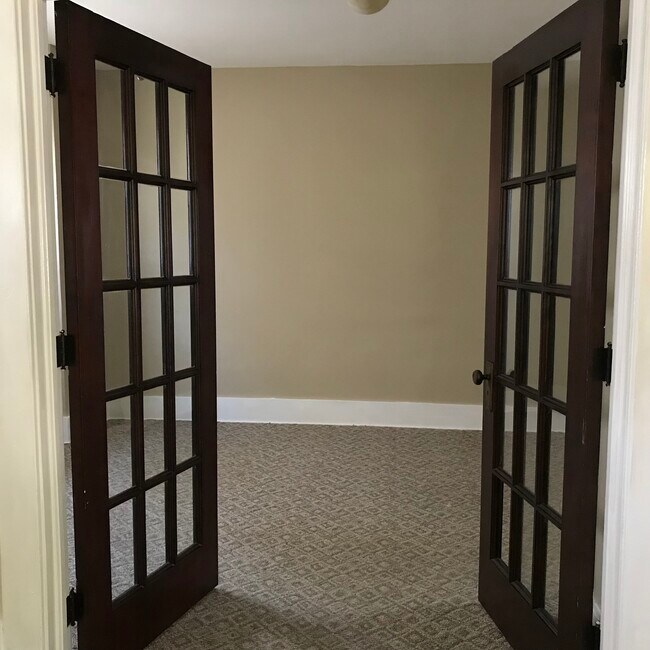 1215 18th Street Bedroom - 1215 18th St NW