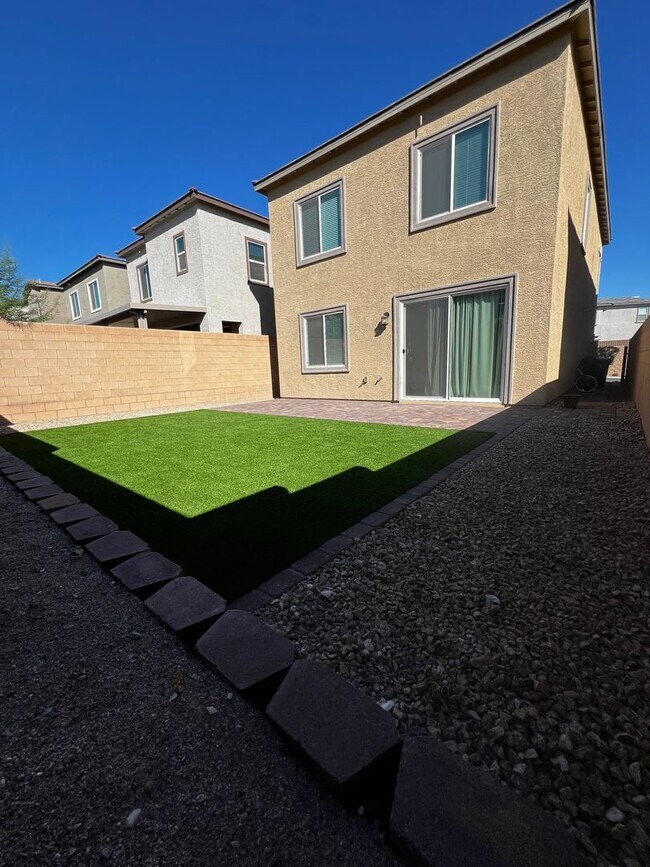 Foto del edificio - Beautiful 3-Bedroom Home in Desirable Skye Canyon * COMING SOON*