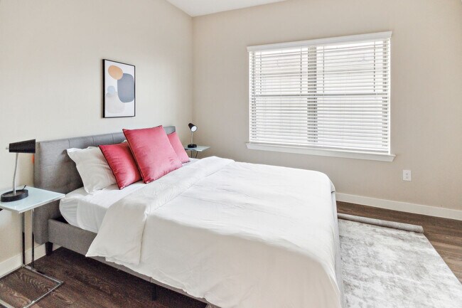 Foto del edificio - 12850 Perry Rd