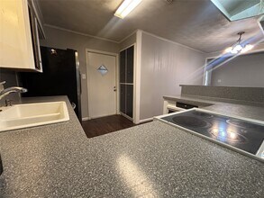 Building Photo - 2013 Oaklawn Dr