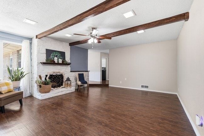 Building Photo - 4BR/2.0BA Single Family - Dallas