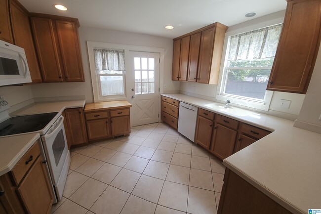 Building Photo - 410 Woodland Dr
