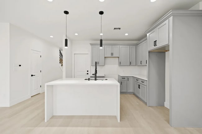 Foto del edificio - 8131 Woodward St