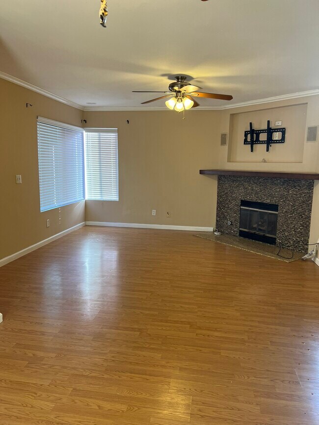 Building Photo - 10719 Holly Meadows Dr